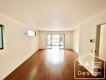  �����E���r���O