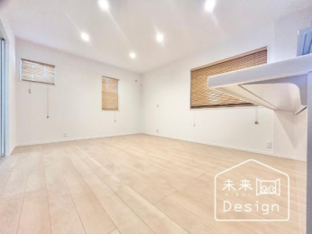  �����E���r���O