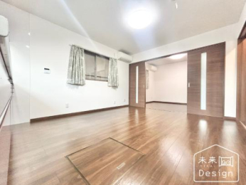  �����E���r���O