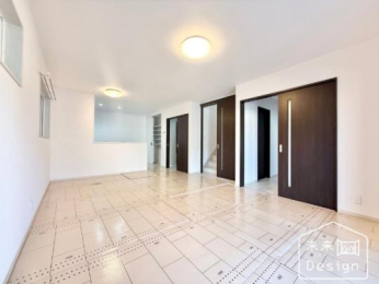  �����E���r���O