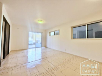  �����E���r���O