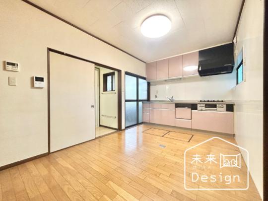  �����E���r���O