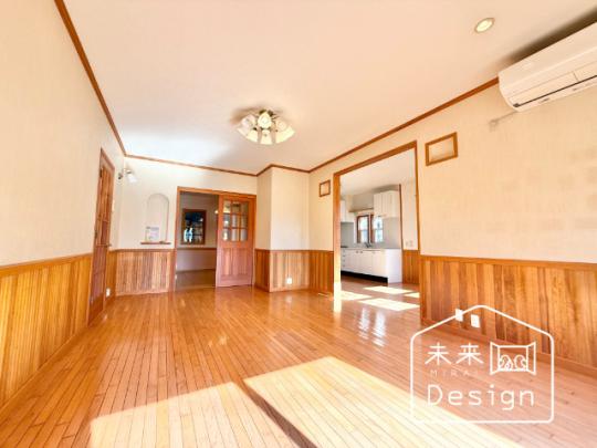  �����E���r���O