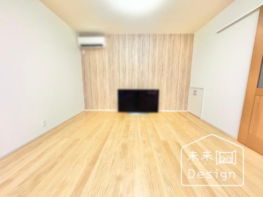  �����E���r���O