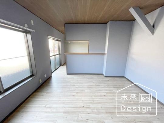  �����E���r���O