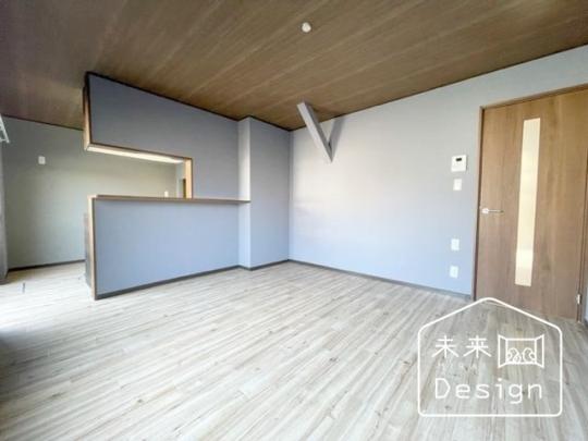  �����E���r���O