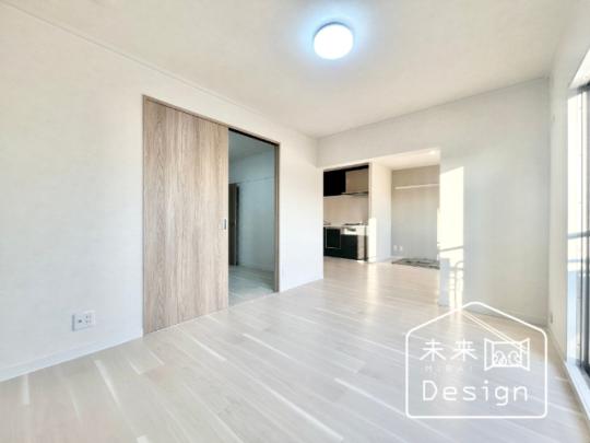  �����E���r���O