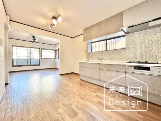  �����E���r���O