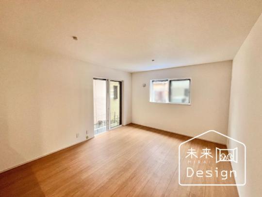  �����E���r���O