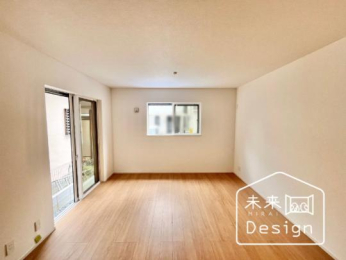  �����E���r���O