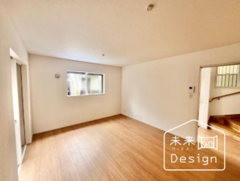  �����E���r���O