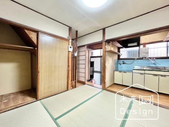  �����E���r���O