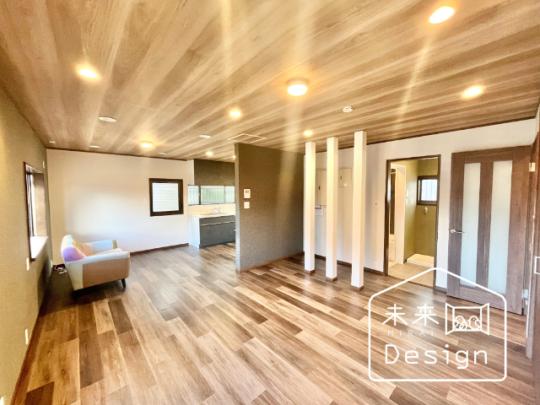  �����E���r���O