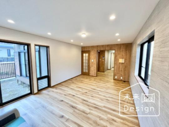  �����E���r���O