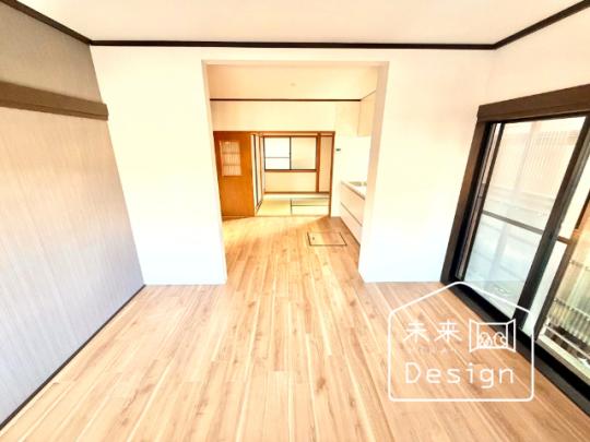  �����E���r���O