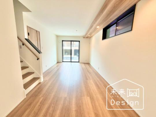  �����E���r���O