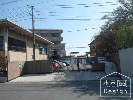  �F���s���k�F�����w�Z:856m