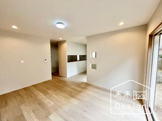  �����E���r���O