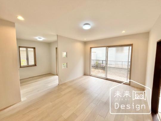  �����E���r���O