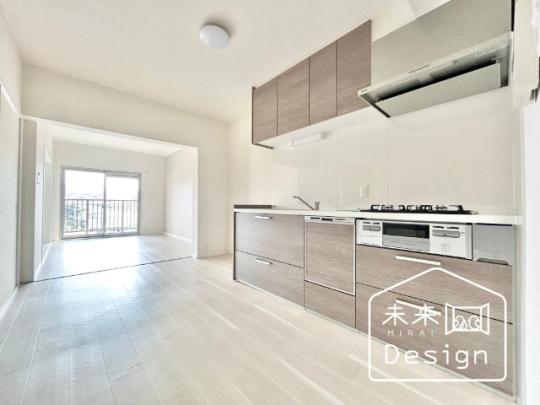  �����E���r���O