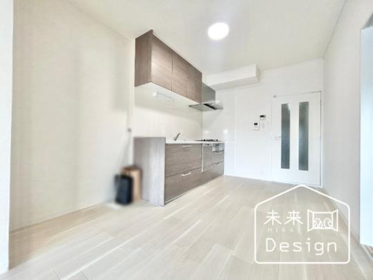  �����E���r���O