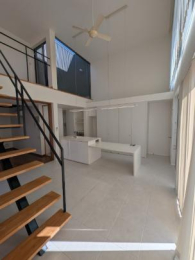  �����E���r���O