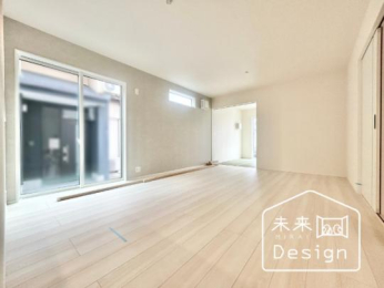  �����E���r���O