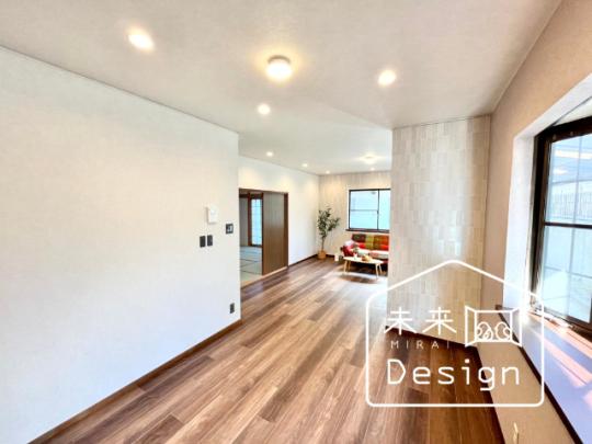  �����E���r���O