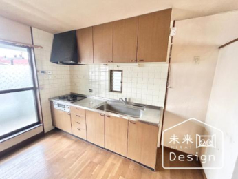  �����E���r���O