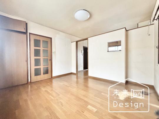  �����E���r���O