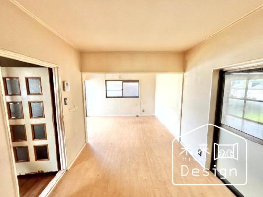  �����E���r���O