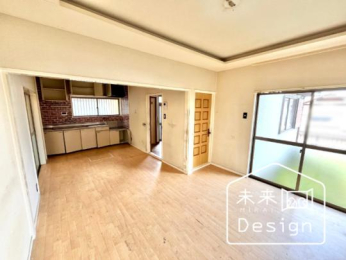  �����E���r���O