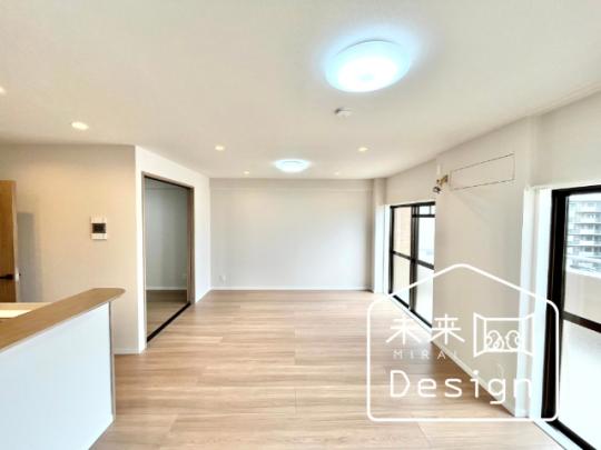  �����E���r���O