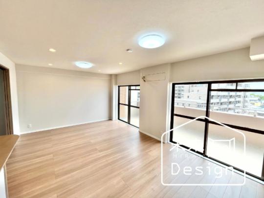  �����E���r���O