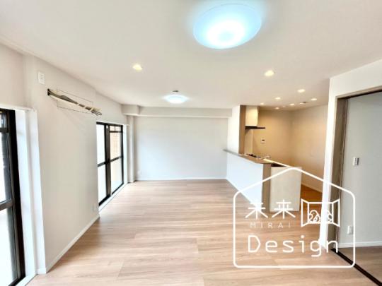  �����E���r���O