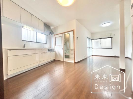  �����E���r���O