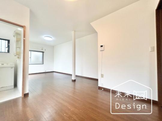  �����E���r���O