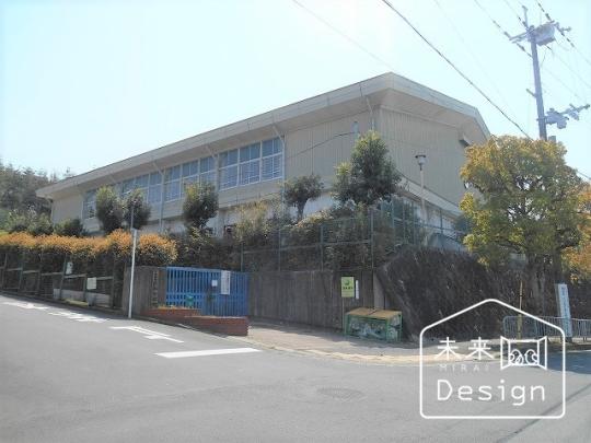  �F���s���L�쒆�w�Z:982m
