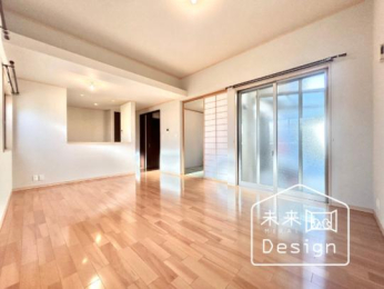  �����E���r���O